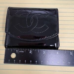 CHANEL Glossy Black Patent Leather Card Holder